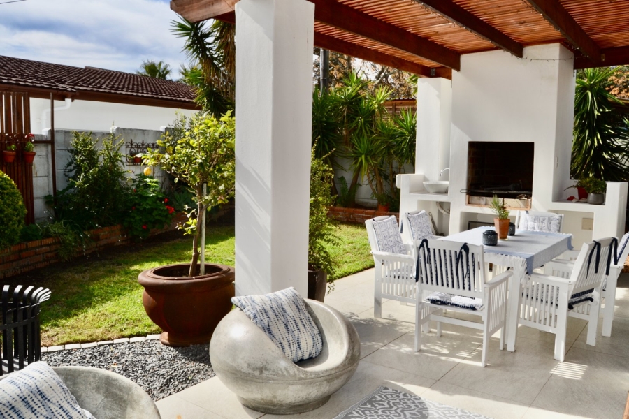 4 Bedroom Property for Sale in Gordons Bay Village Western Cape